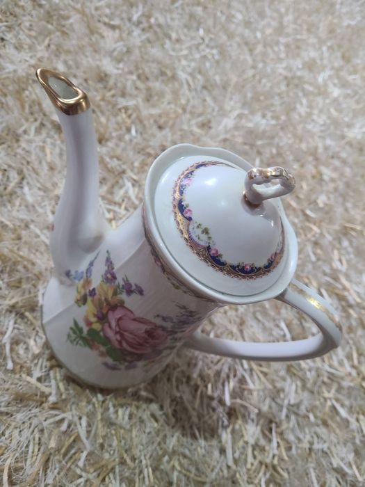 Bule de Louça ornamentada