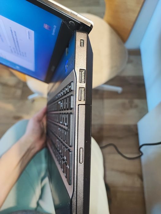 Ноутбук Samsung 305V5