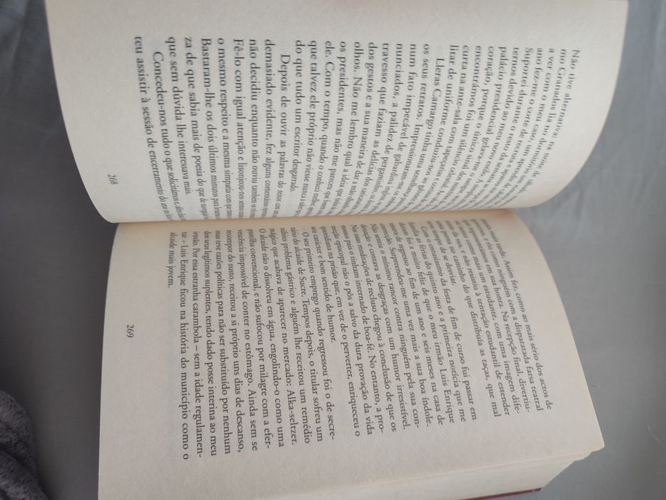 Livro 'Viver para Contá-la'