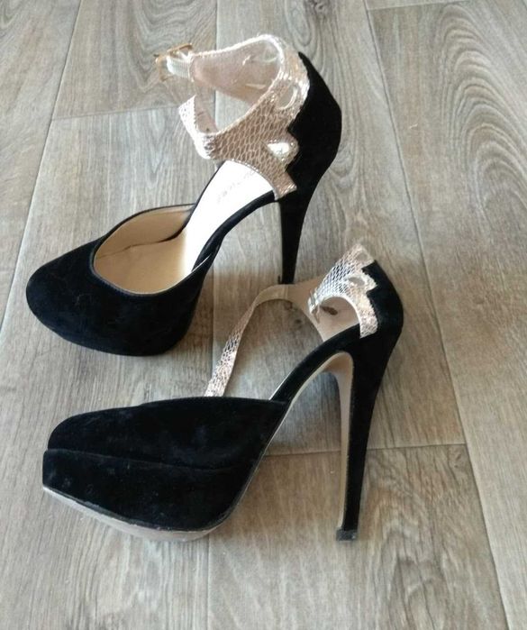 Туфли на высоком каблуке