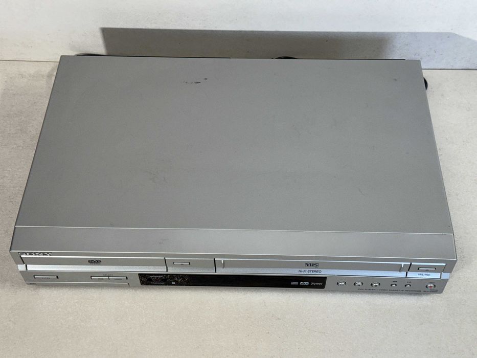 Sony SLV-D920 combo  magnetowid VHS oraz odtwarzacz płyt DVD i CD