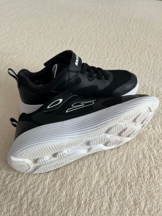 Кросівки Skechers, розмір 33,5