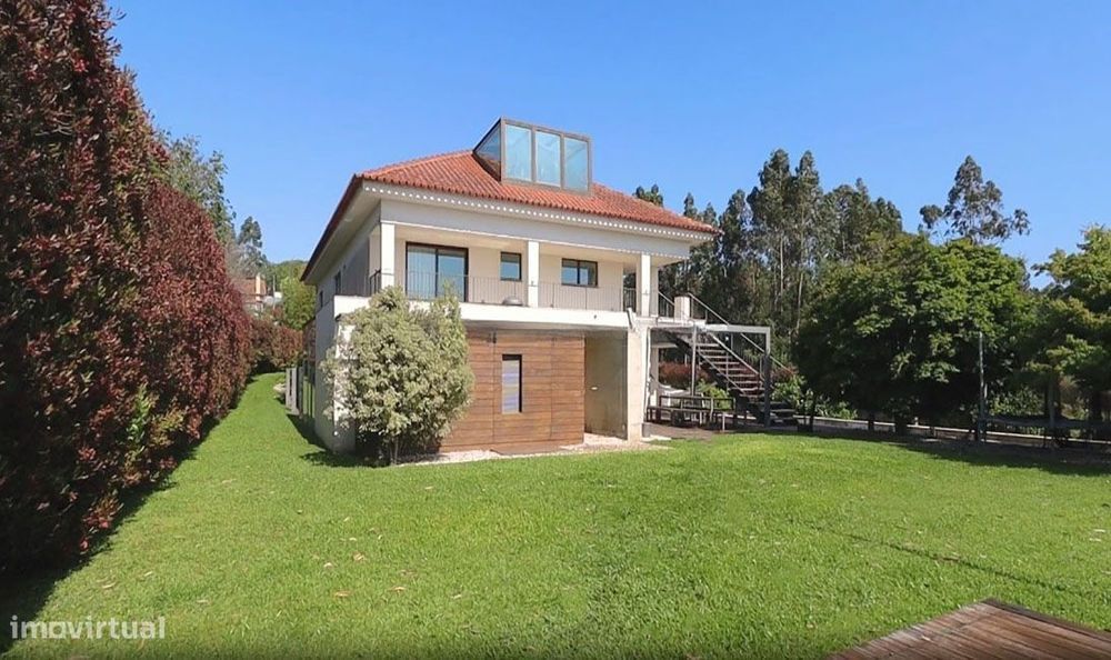 Moradia T4 de luxo em Souto, S.M. Feira