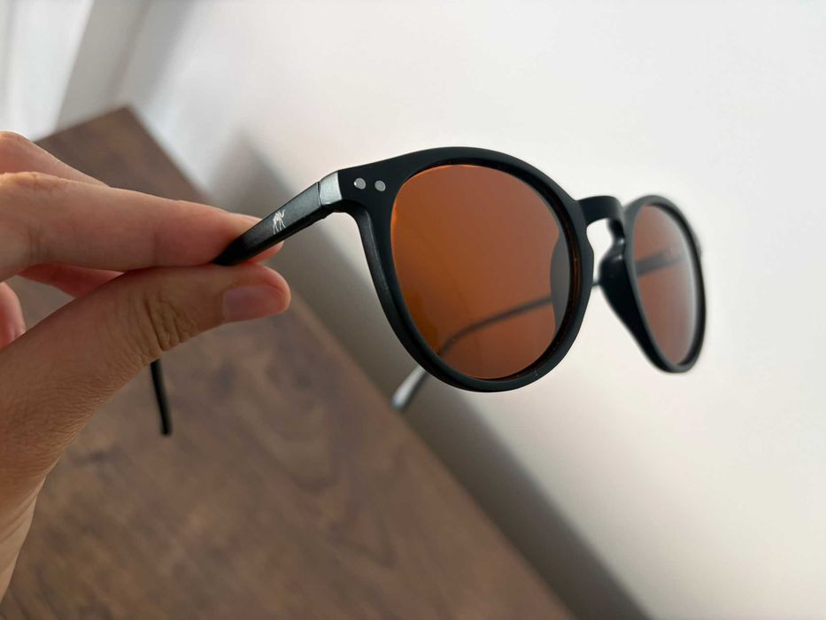 oculos de sol redondos castanhos tigresa humps optics