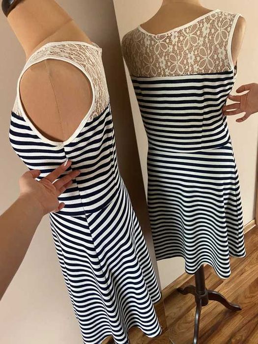 Rozkloszowana sukienka paski koronka 42 44 tekstura plus size +size