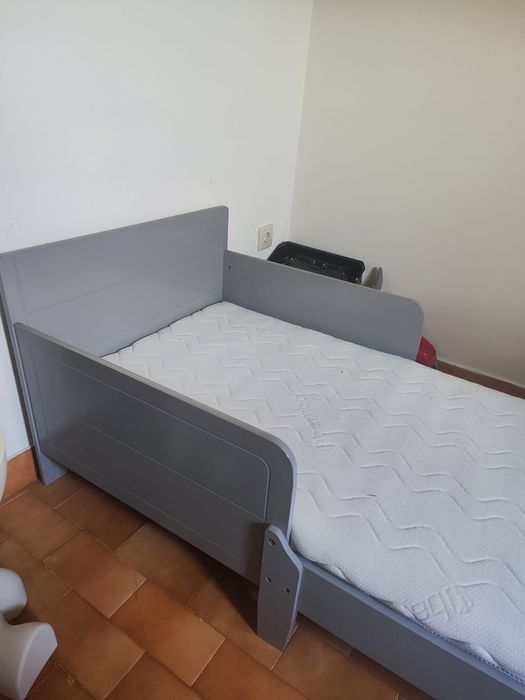 Cama criança com colchão