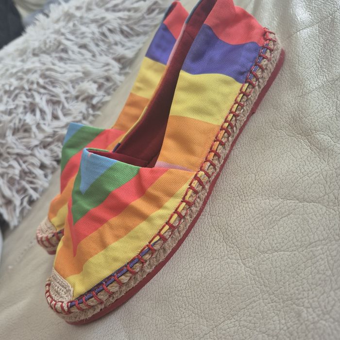 Espadrylki tęczowe