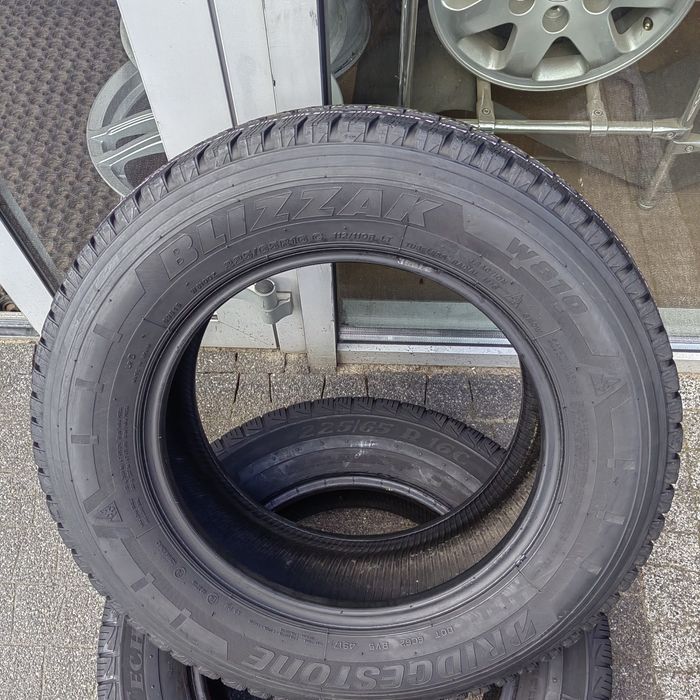 225/65R16C 112/110R Bridgestone Blizzak W810 pojedyncza  zimowa BUS
