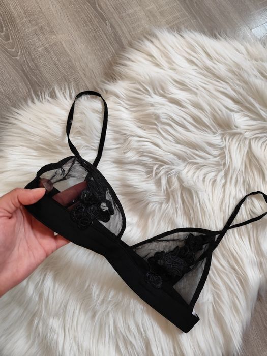 Seksowny biustonosz z trójkątna miseczką stanik z siateczka miękki