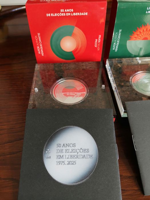 Moedas prata proof "Liberdade" e "50 anos de eleições em liberdade"