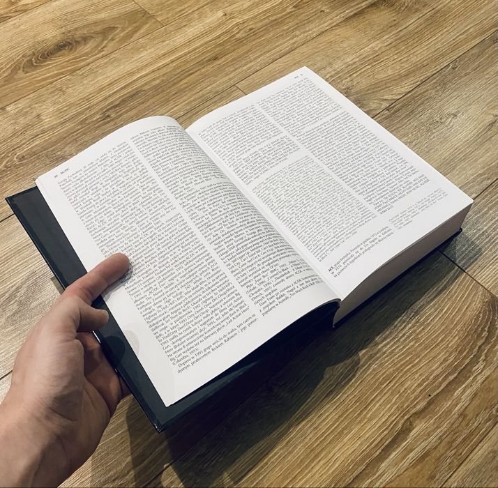 „Wielka Rock Encyklopedia A do E” – pierwsza część encyklopedii rocka.
