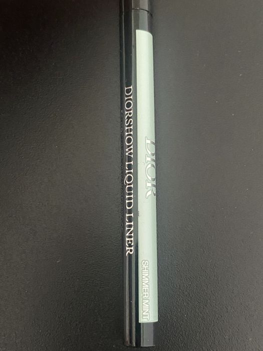 Eyeliner kolor shimmering green (jeden raz byl testowany)