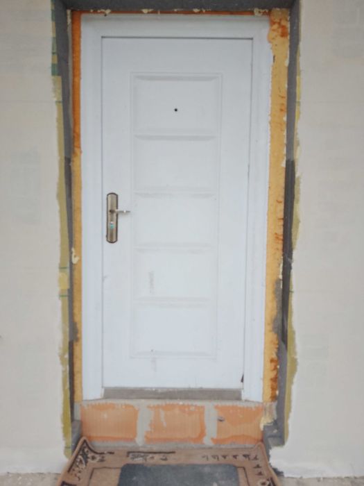 Sprzedam drzwi na budowę domu.