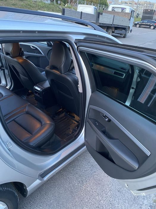 Volvo V70 надійний та комфортиний танк для подорожі