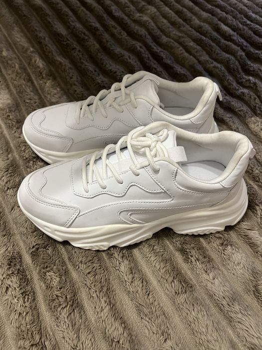 Кроси білі 38 розмір оригінал