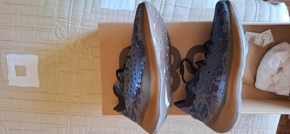 Yeezy Boost 380 Covellite - Tamanho 44