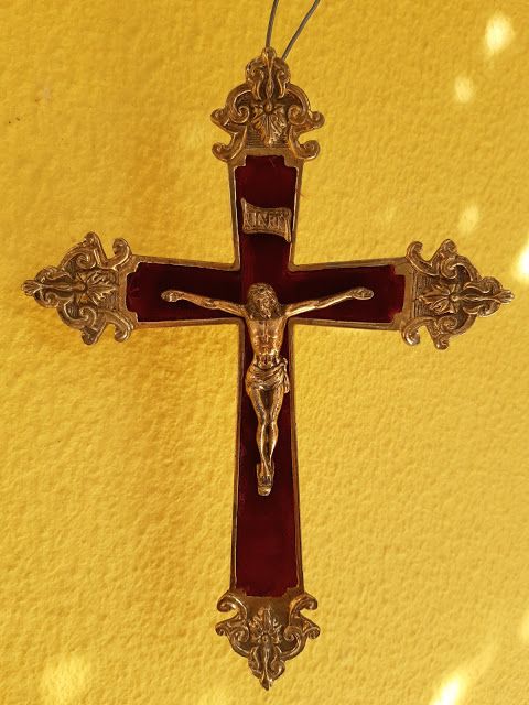 Crucifixo em bronze com Cristo
