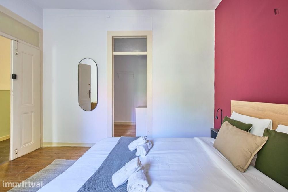 Quarto - localizado em São Bento Lisbon