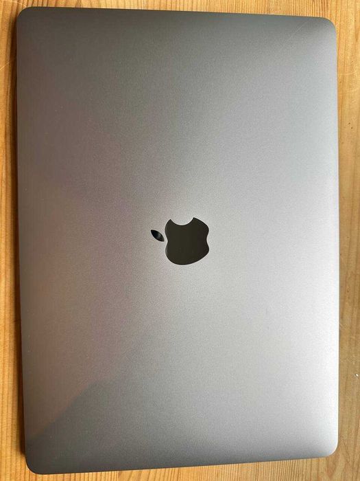 Продаю MacBook Air 13" (2020, M1)