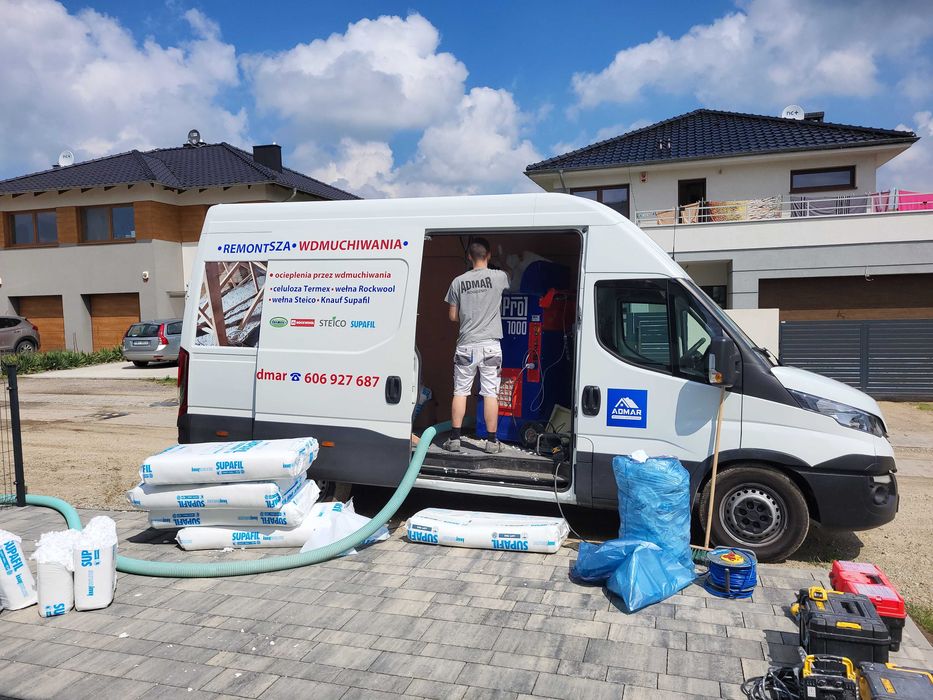 Ocieplenia izolacja  wdmuchiwana wełną celulozą stropodachy naprawy