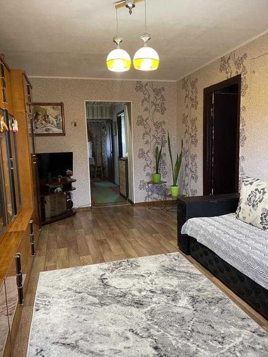 У Центрі селища Буди шикарна 3 кімн. квартира з капітальним ремонтом.