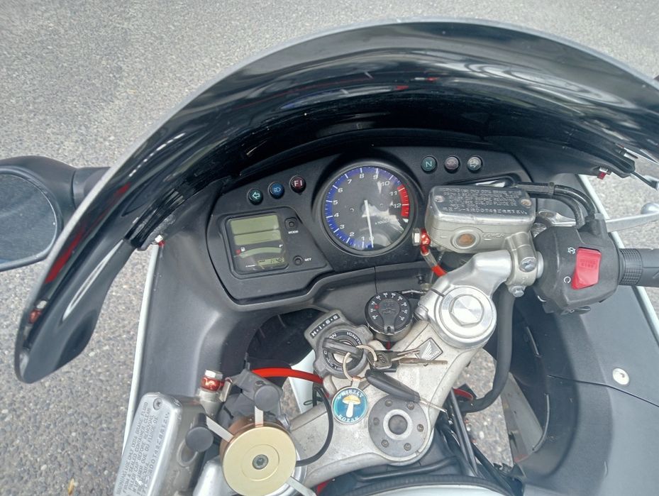 Motocykl sportowo-turystyczny