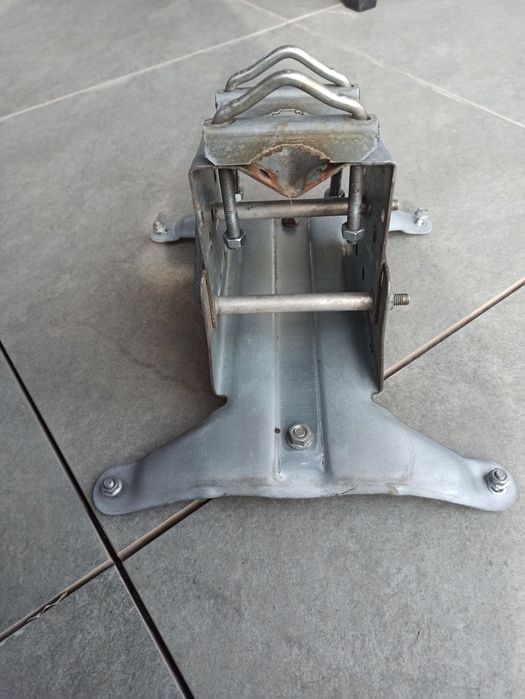 Mocowanie anteny satelitarnej