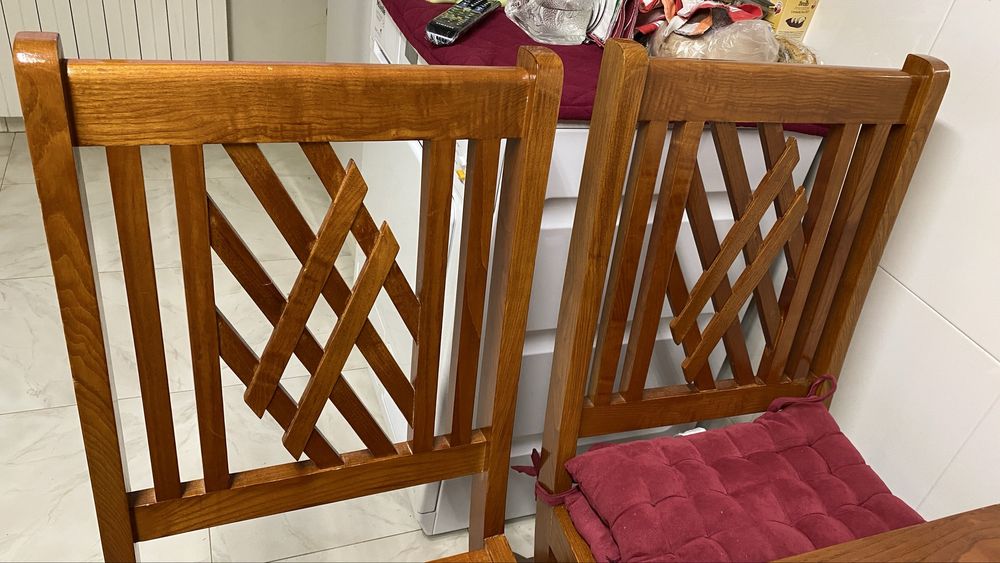 Mesa e 4 cadeiras em madeira de carvalho