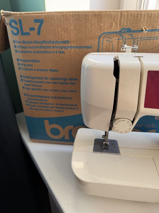 Продам швейную машинку