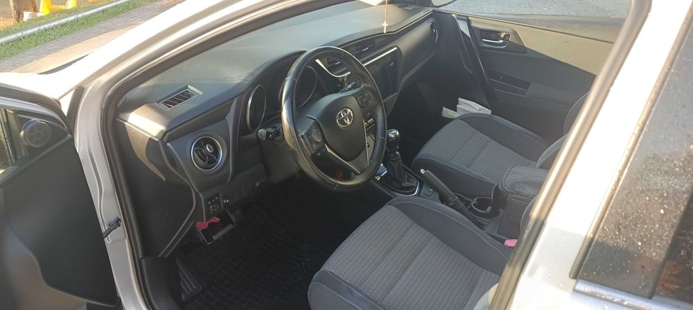 Toyota Auris só 156000klm c/nova