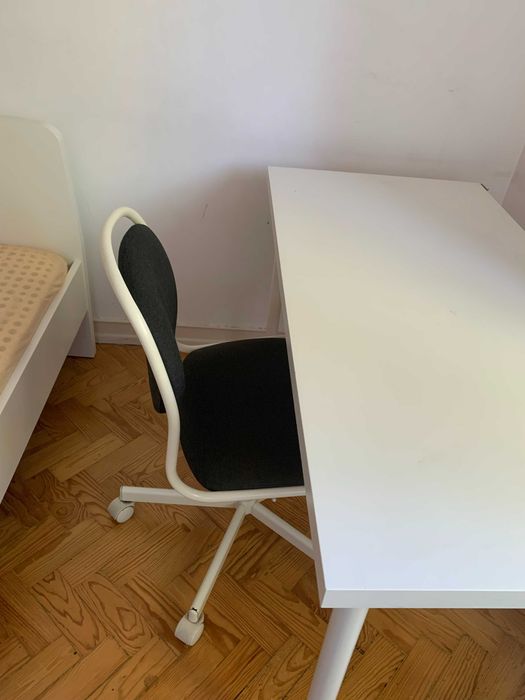 Secretária + cadeira + mesa de apoio/ cabeceira