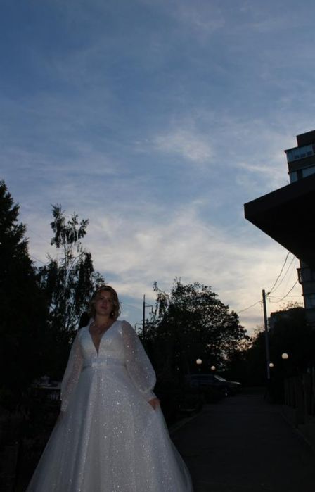 Шикарна весільна сукня 56 розміру з корсетом