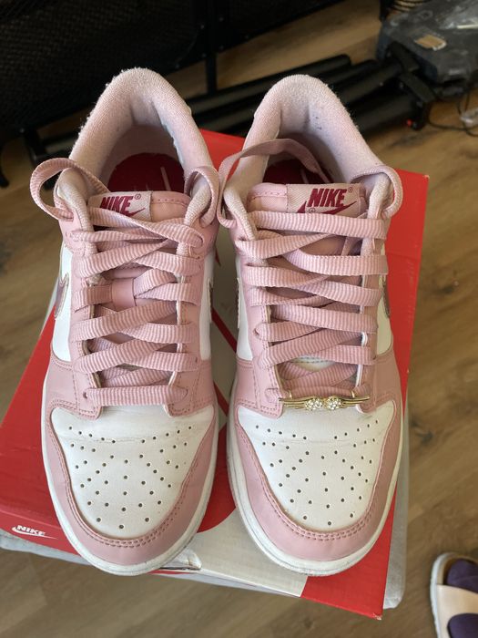 Ténis Nike Dunk Low GS 36,5 rosa e branco na CAIXA