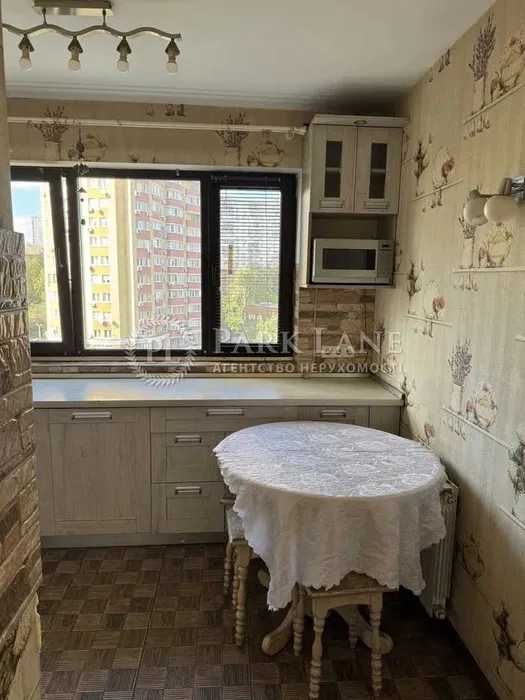 3-кімнатна квартира 62м², ремонт, Голосіївська 16, Деміївська