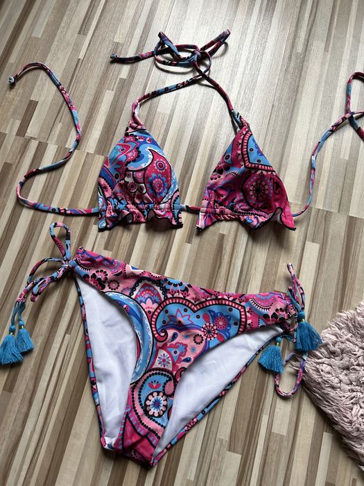 Strój kapielowy boho dwuczęściowy frędzle kolorowy różowy SHEIN s