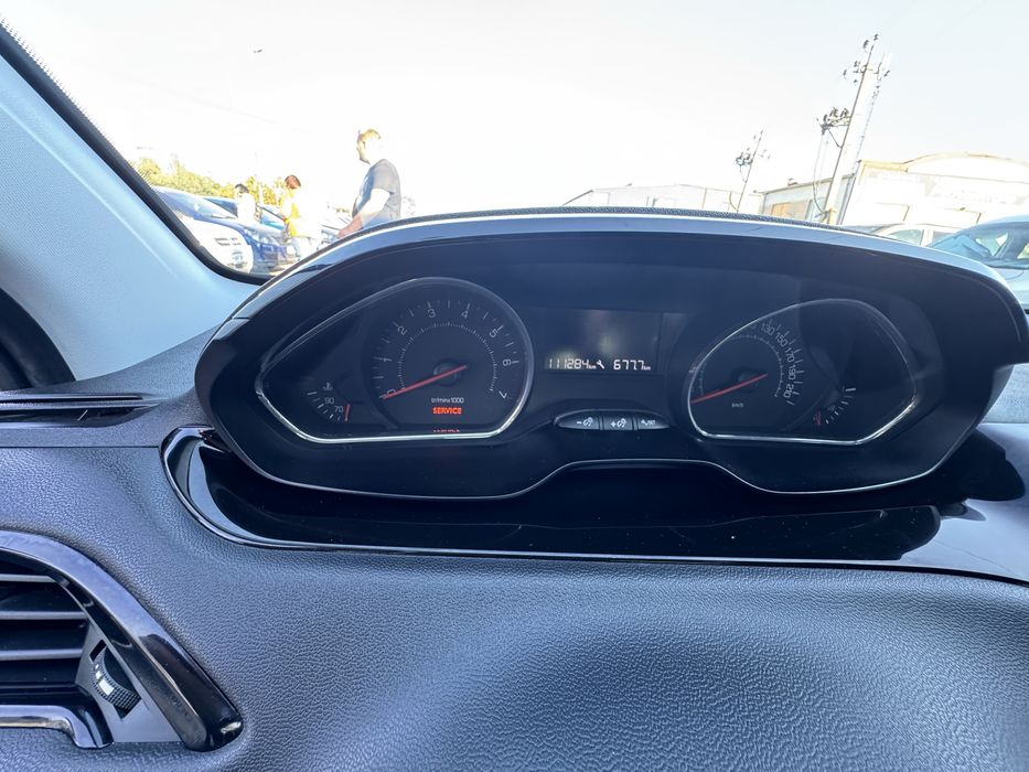 Продам Peugeot 208