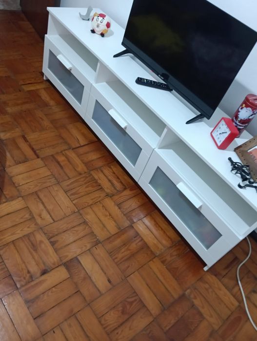 Dois móveis de sala para tv semi novos