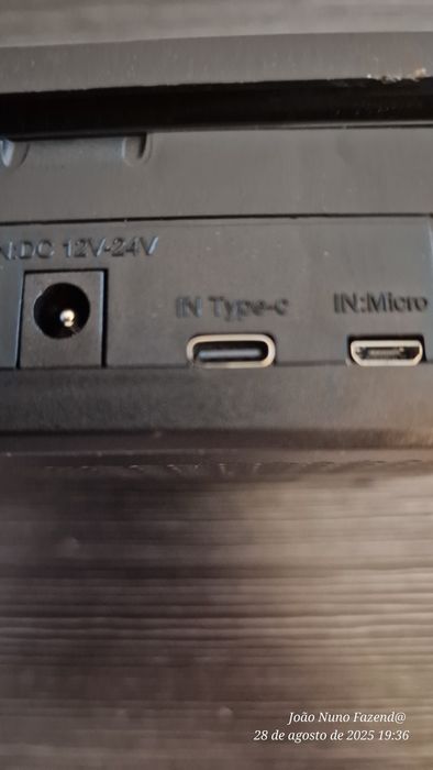 Carregador inteligente solar de baterias de  litio