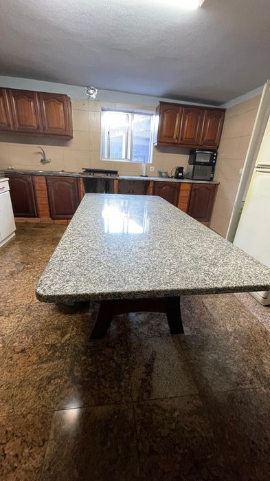 Mesa grande de granito