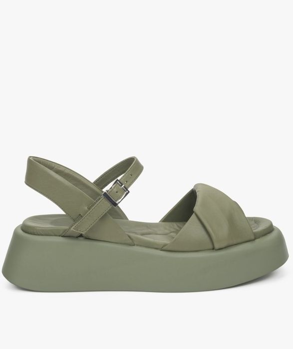 Жіночі босоніжки на платформі Estro