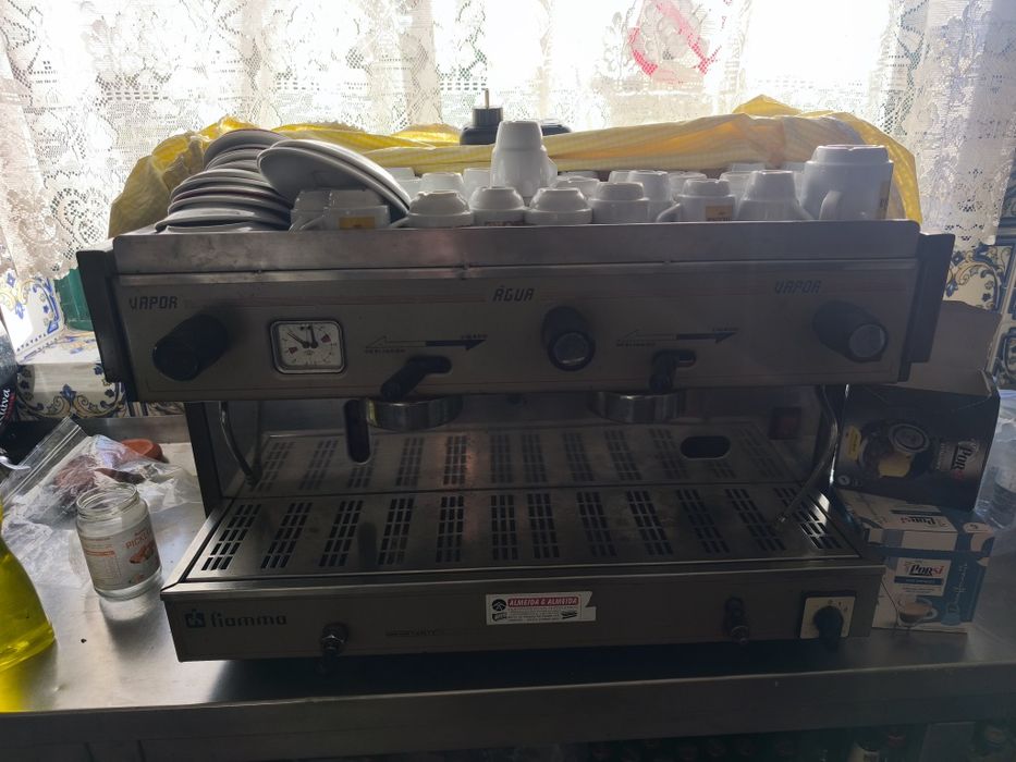 Máquina de café e moinho