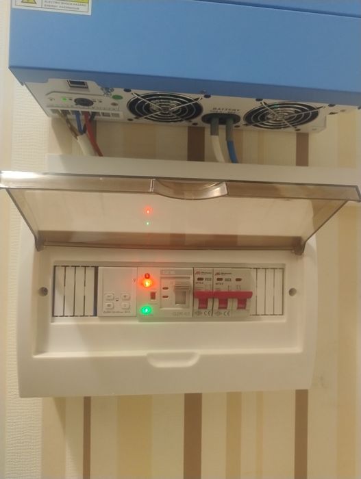 Інвертори, генератори, безперебійники