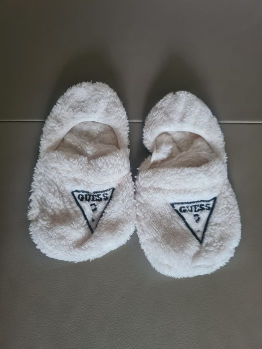 Kapcie guess kremowe 36