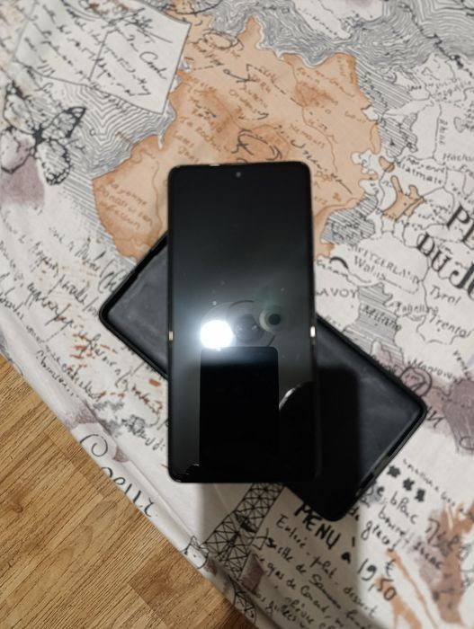 Продам телефон Samsung А71 в оригинале