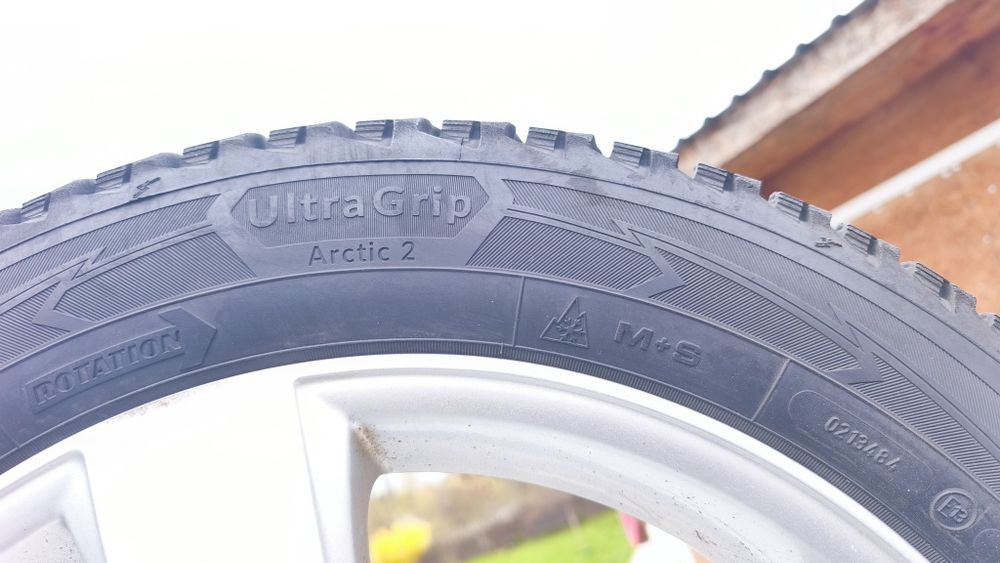 215.55.R17. Goodyear Ultra Grip Arctic 2.
