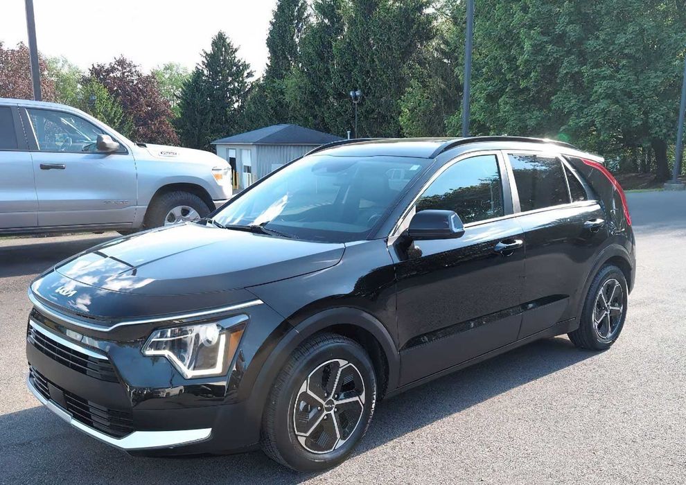 Kia Niro EX Hybrid      2023