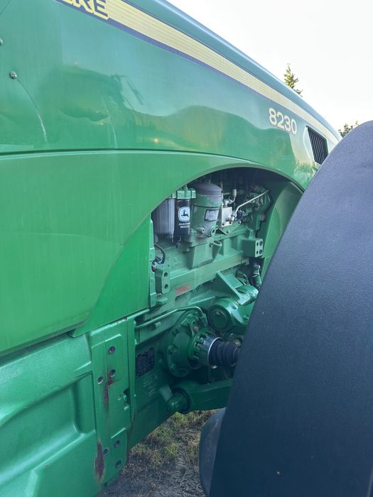 John Deere 8230   w bardzo dobrym stanie  gotowy do pracy