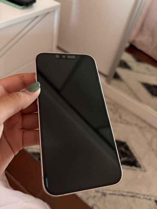 iphone 13 com película e já com algumas capas, sem risco e menos de um ano de uso, bateria a 88%