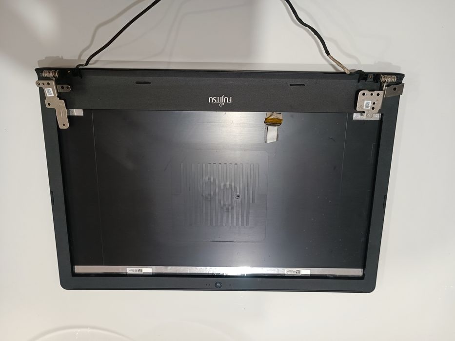 Klapa matrycy wraz z ramką do laptopa Fujitsu Lifebook A555