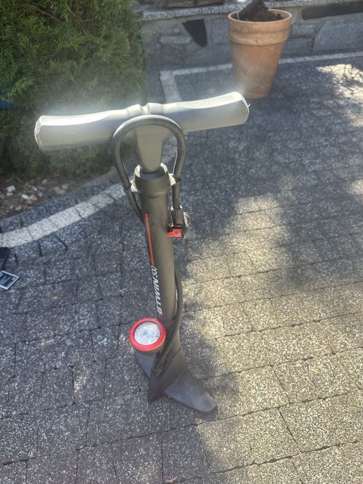 Pompka rowerowa ręczna btwin 500